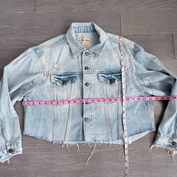 MWT Free People Amelia Slouchy Denim Jacket XS Distressed Cropped Blue Trucker - Picture 16 of 16